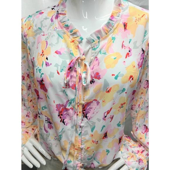 Springtime blouse just in time for bloom floral-inspired soft & feminine - Picture 6 of 10